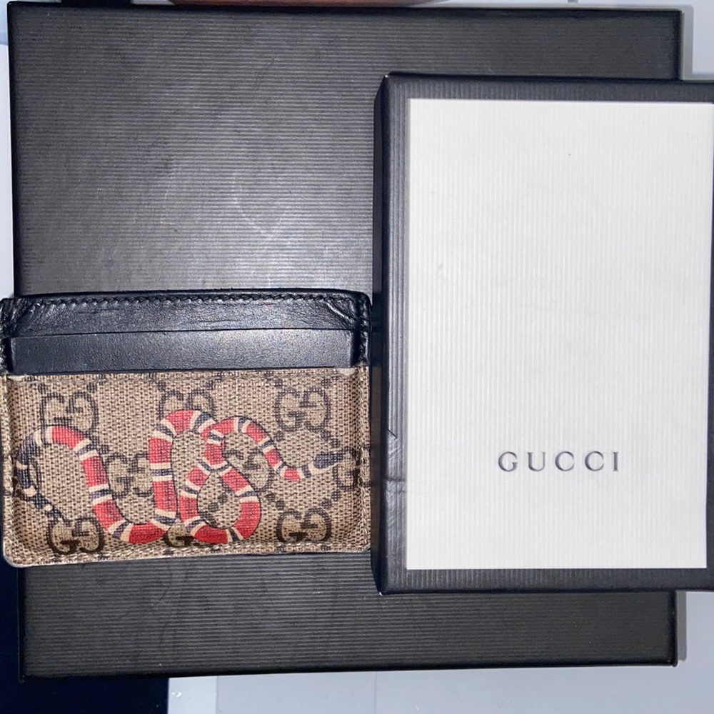 Gucci Kingsnake print GG Supreme card case